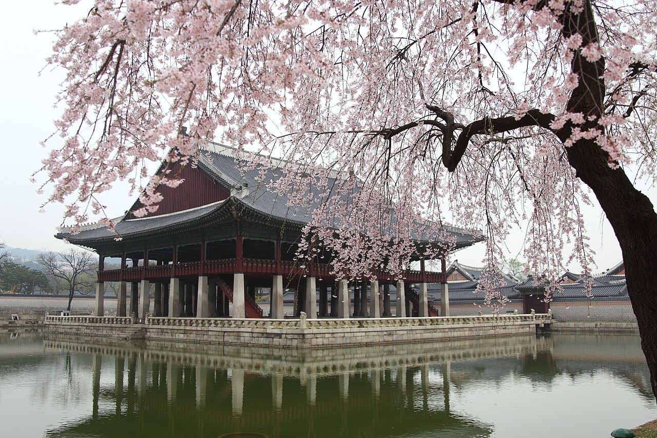 Gyeonghoeru pavilion on its pond at Gyeongbokgung, Seoul