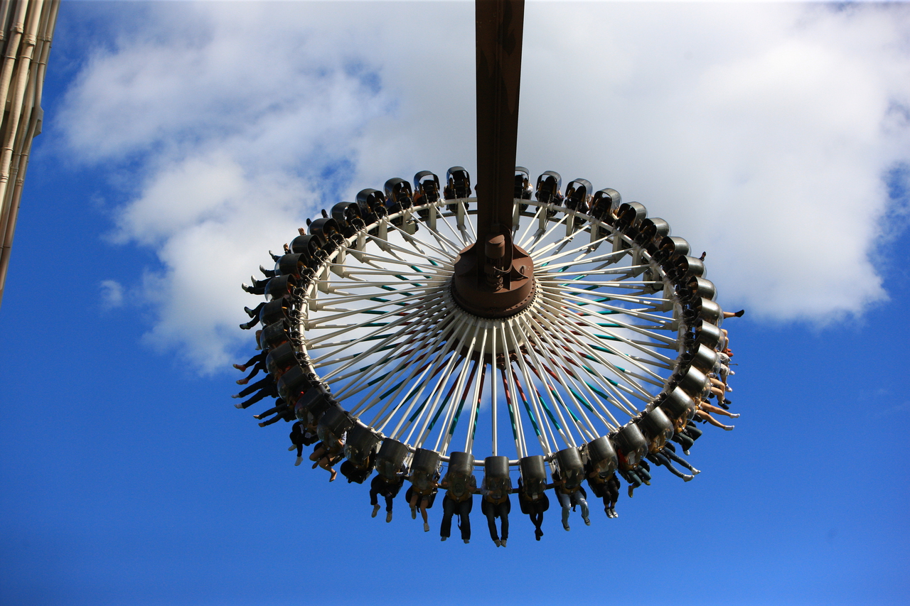 Gyro Swing pendulum thrill ride at Lotte World Magic Island, Seoul