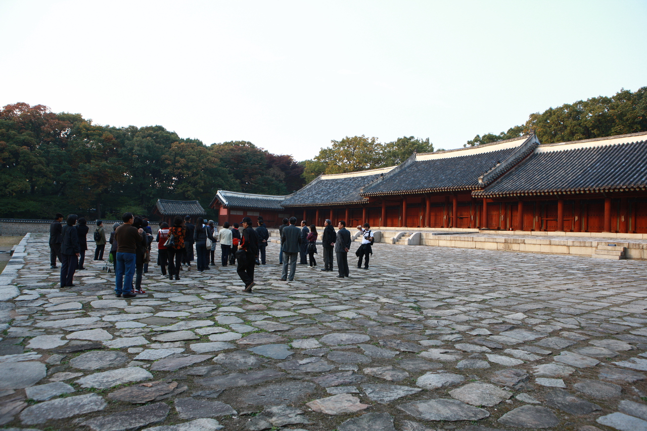 Jongmyo Shrine courtyard with a tour group and the long halls