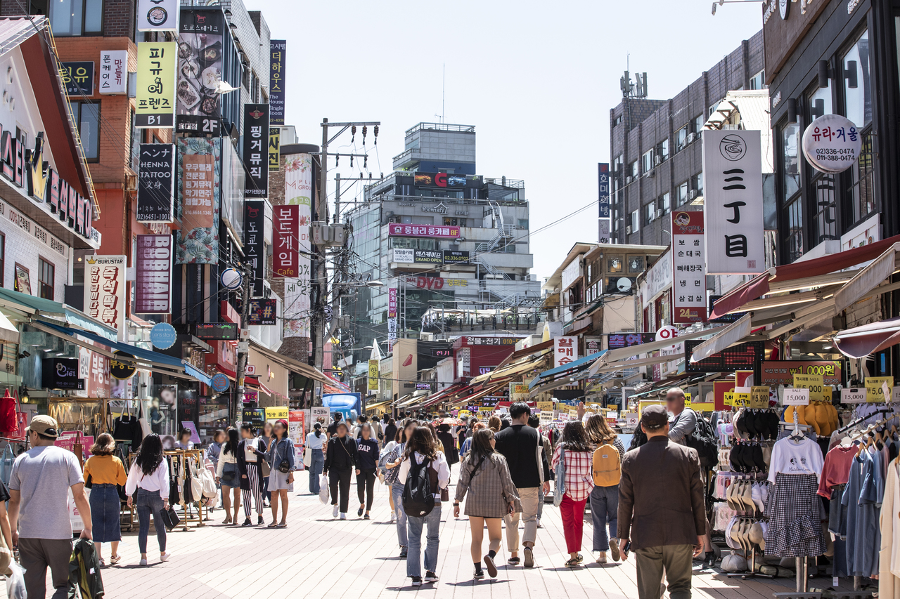 Hongdae walking street crowd and neon signs at Hongik University, Seoul