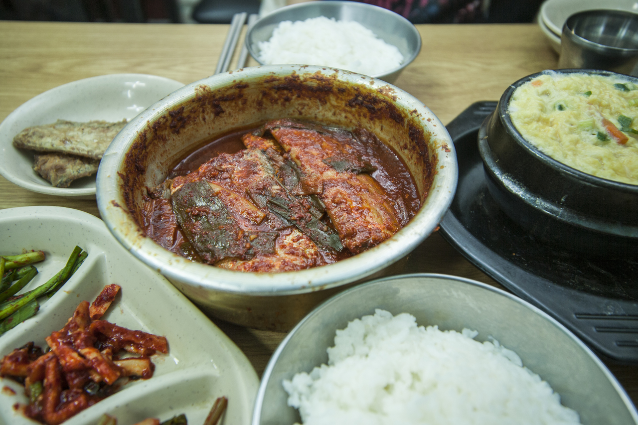 Galchi jorim braised hairtail set at Namdaemun Market