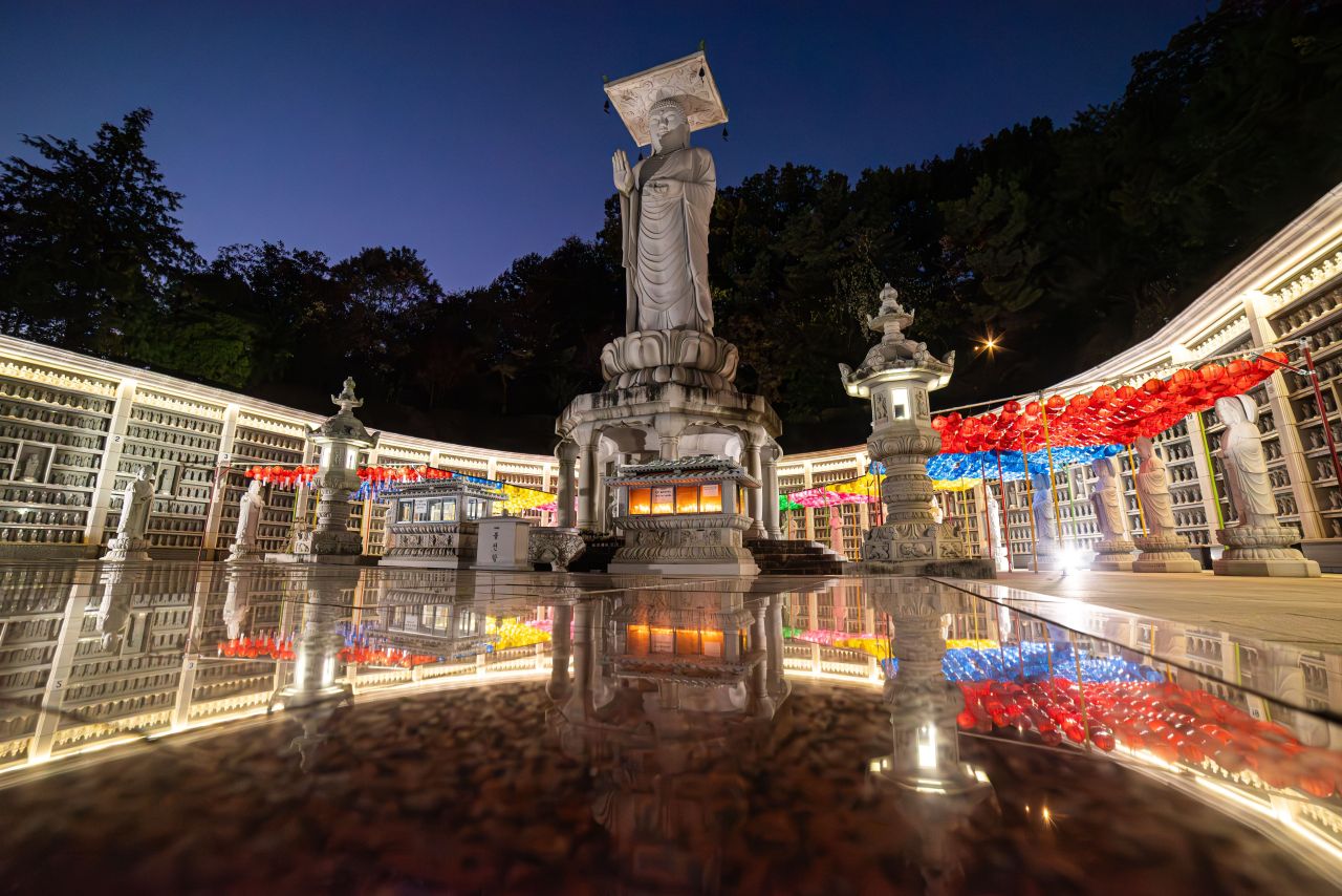 Bongeunsa Temple illuminated Maitreya Buddha statue and lotus lanterns at night