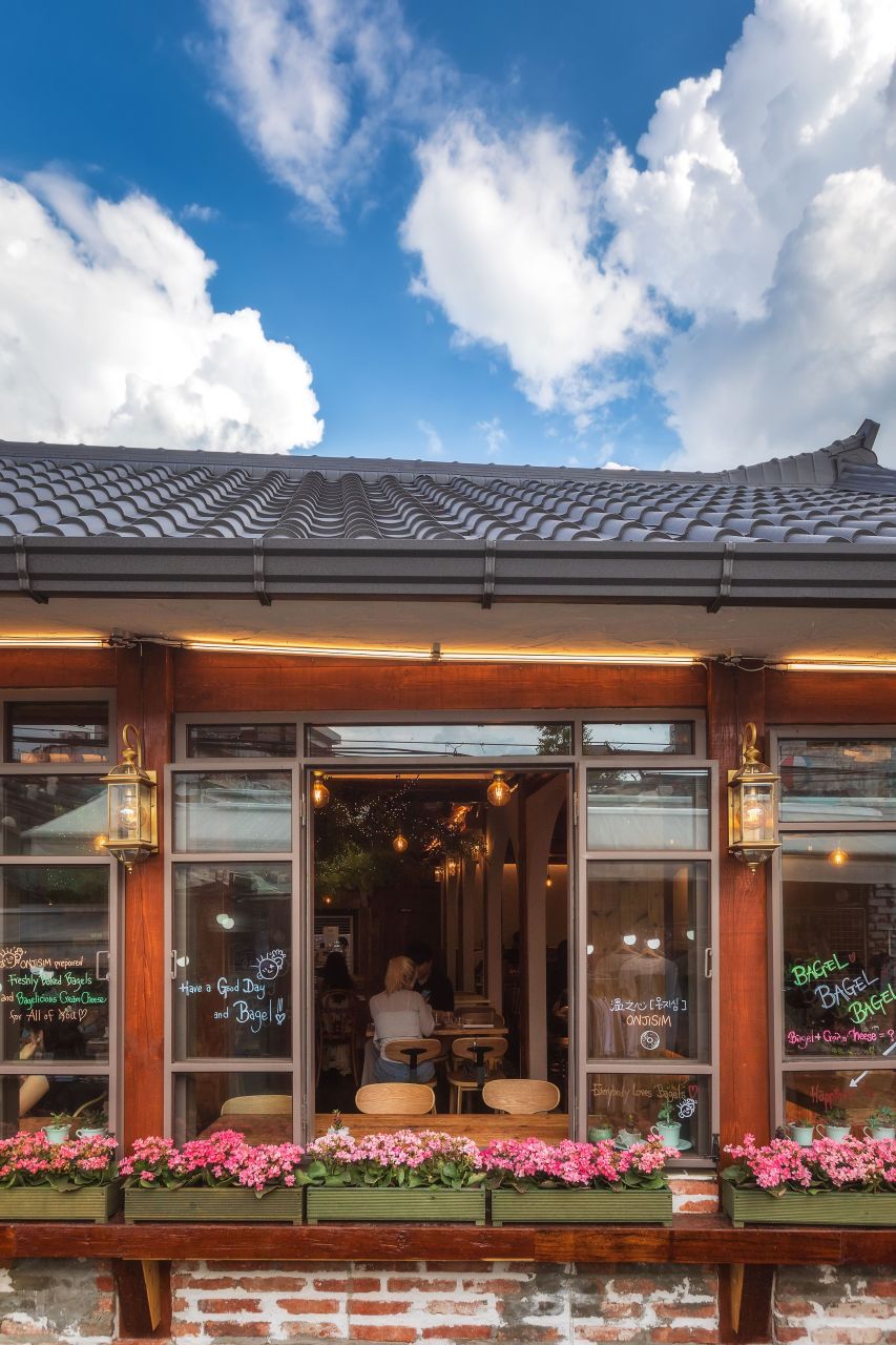Hanok courtyard cafe seating in Ikseon-dong Hanok Village