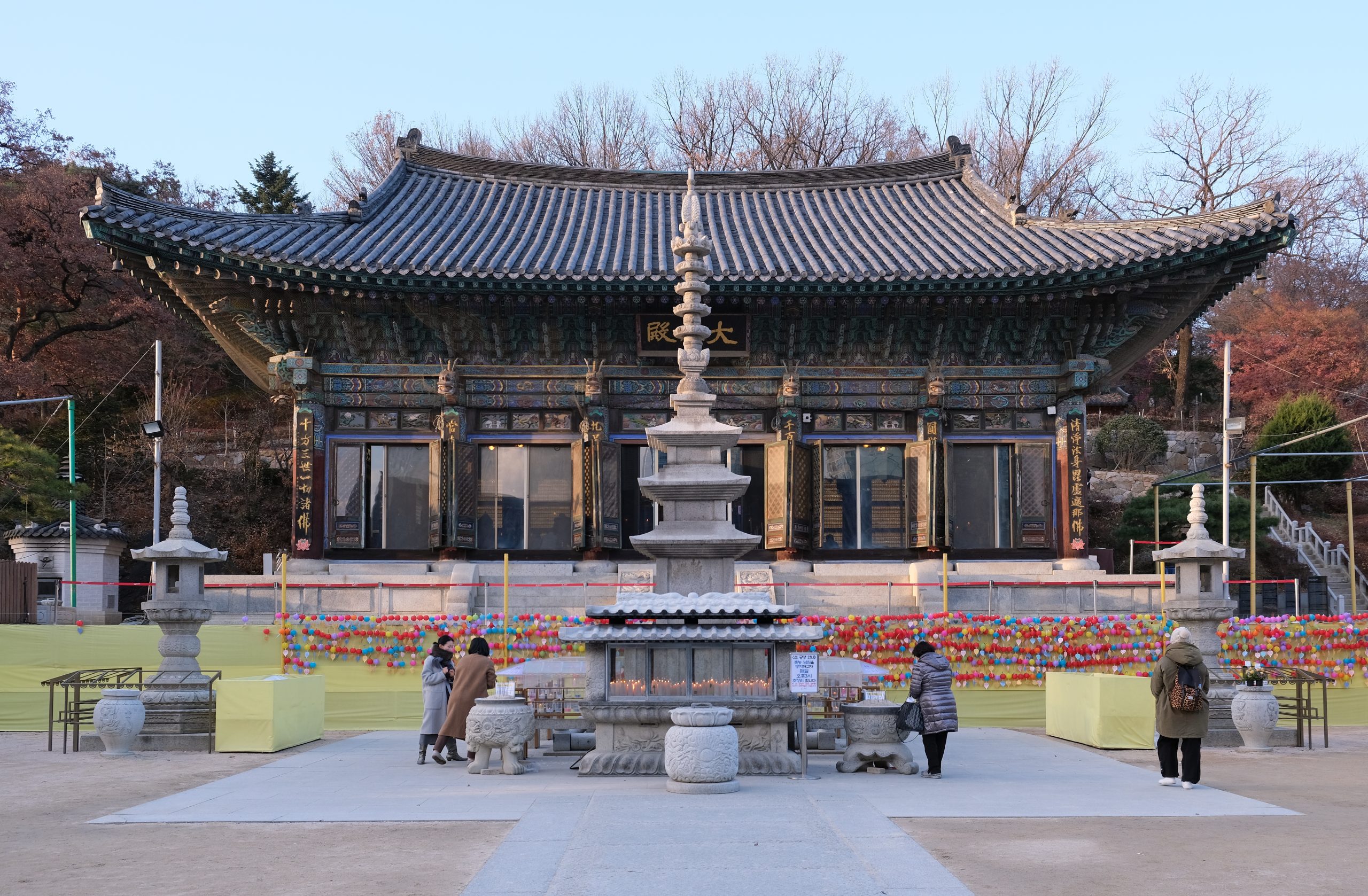Bongeunsa Temple Daeungjeon main hall with autumn foliage and a stone pagoda