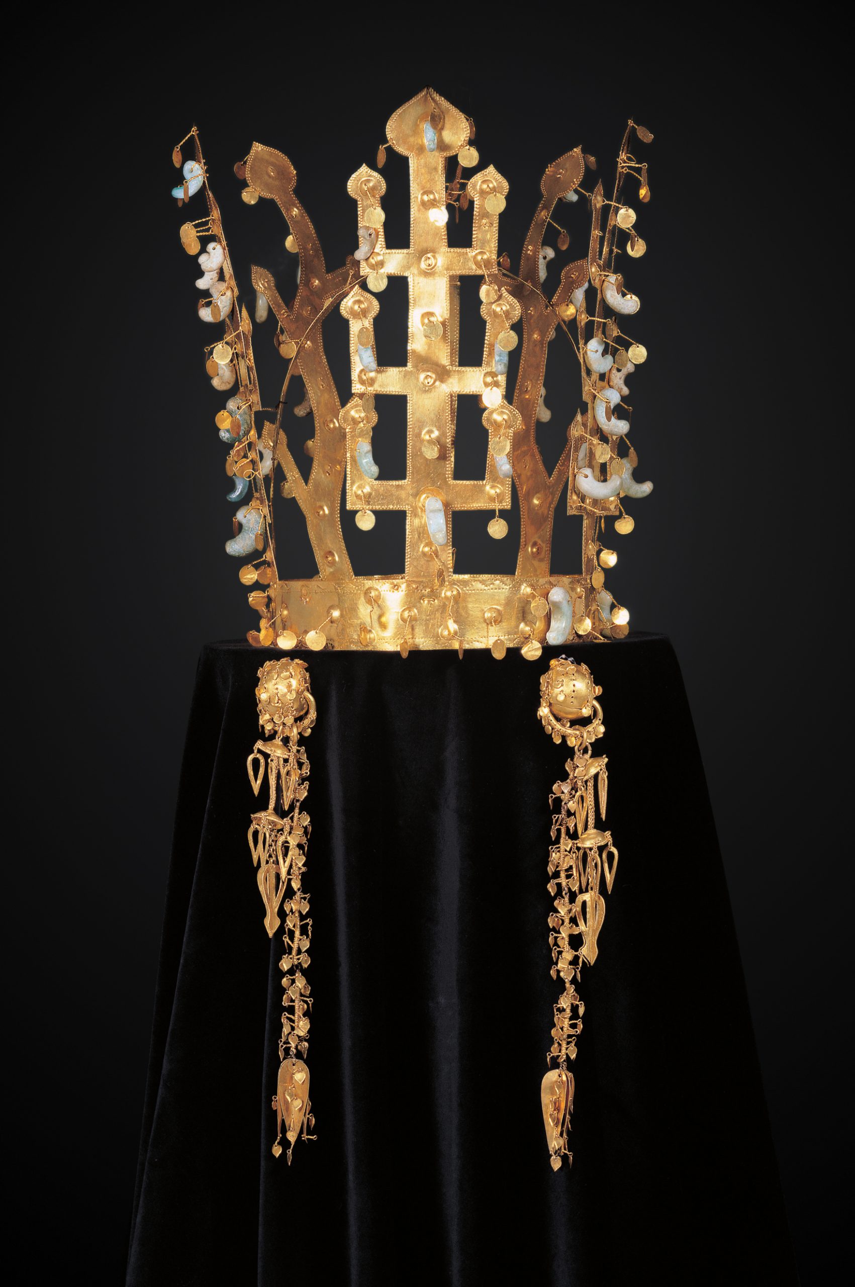 Silla gold crown on display at the National Museum of Korea