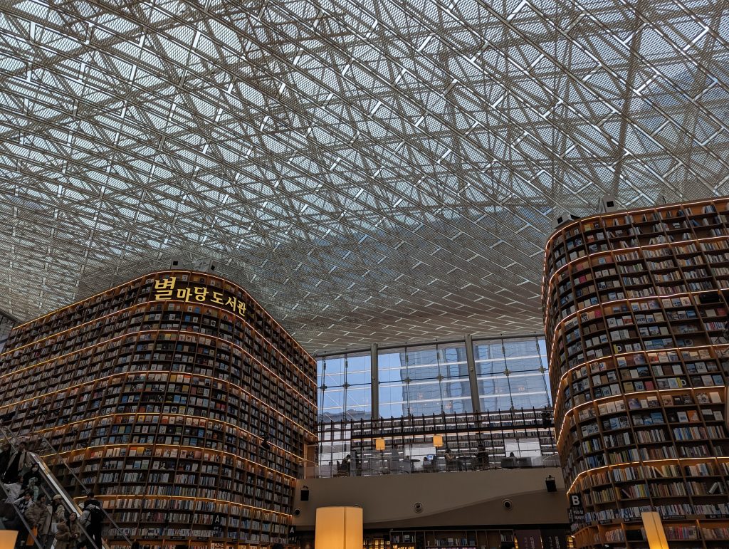 Starfield Library towering bookshelves under the lattice ceiling at COEX Mall Seoul