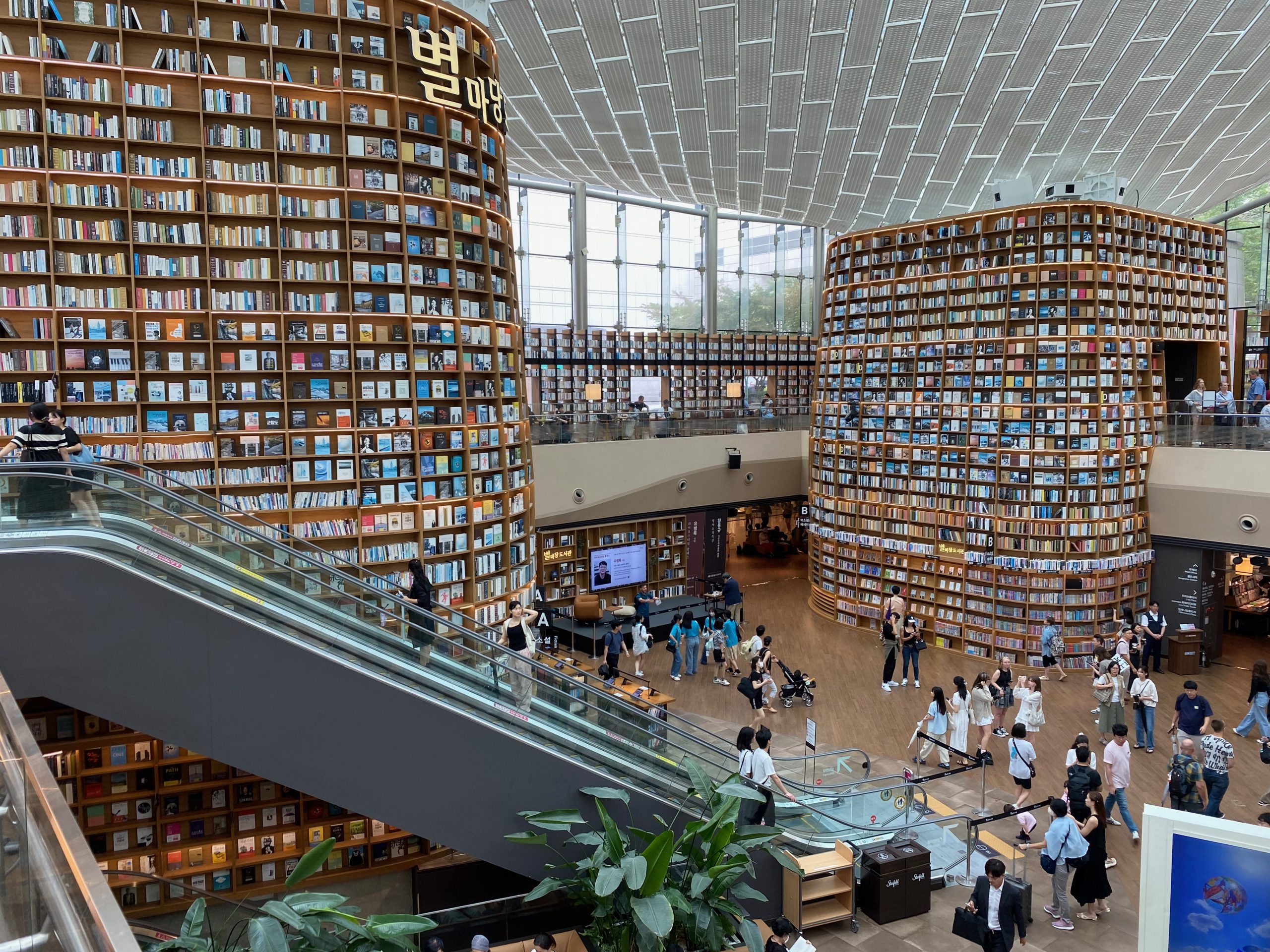 The 13-meter bookshelf columns of Starfield Library at COEX