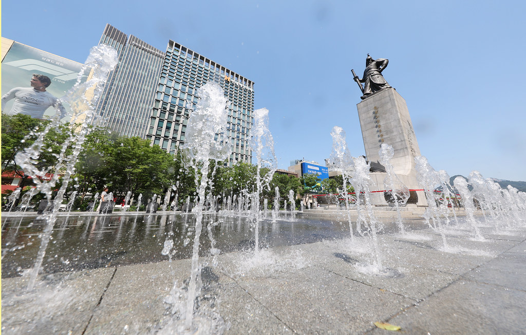 Floor fountains and the Admiral Yi Sun-sin statue at Gwanghwamun Square, Seoul