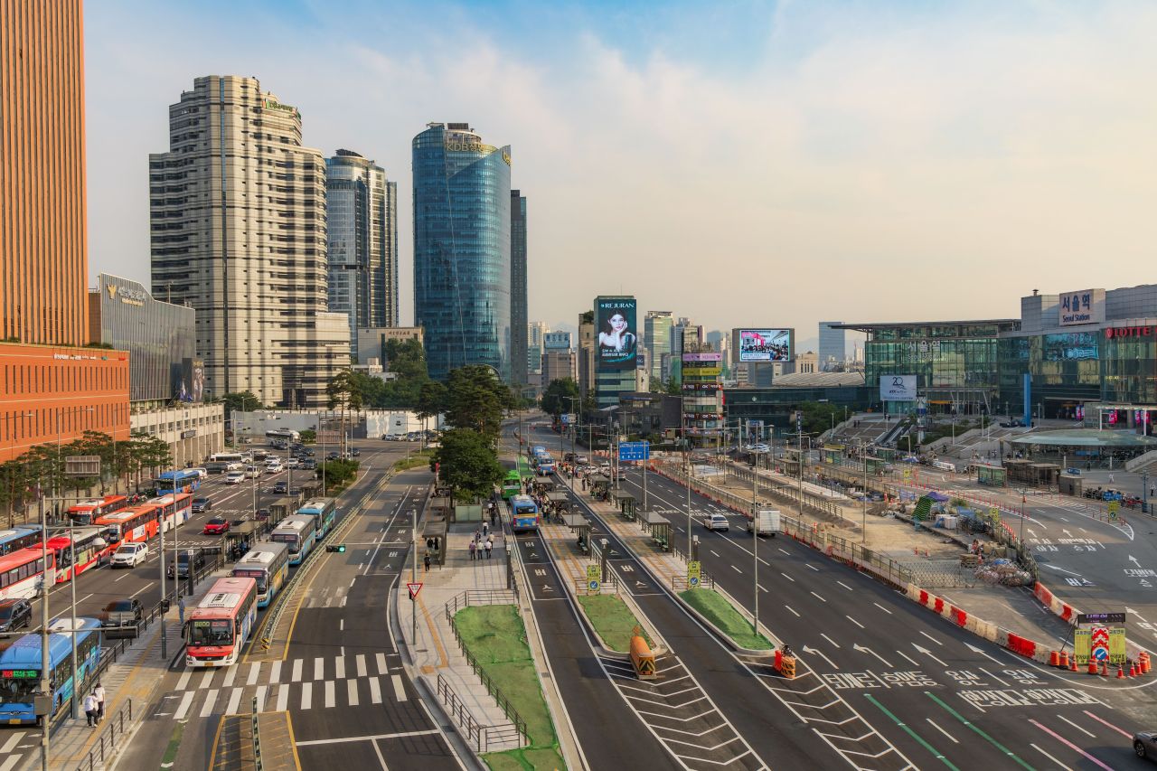 Seoul Station with dedicated bus lanes and city buses
